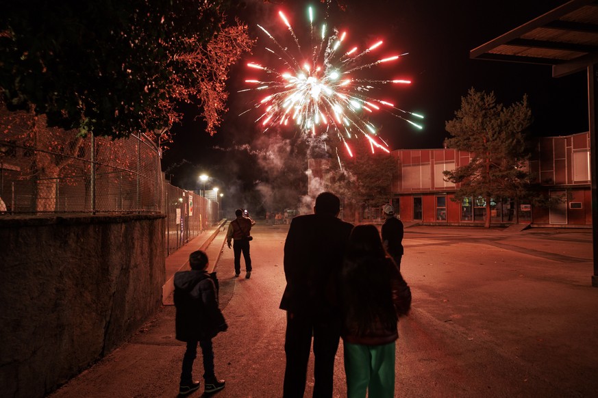 Le feu d'artifice a immédiatement été interrompu par mesure de sécurité.