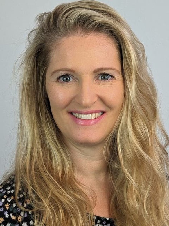 Ursina Donatsch
Cette femme de 44 ans a étudié la psychologie à l&#039;Université de Zurich et a obtenu son doctorat sur le thème de la pornographie dans les relations. Elle a suivi une formation de p ...