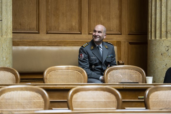 Der Chef der Armee, Thomas Suessli, sitzt bereit fuer die Armeedebatte, kurz vor Sitzungsbeginn, an der Sondersession des Nationalrats, am Montag, 9. Mai 2022 im Nationalrat in Bern. (KEYSTONE/Alessan ...