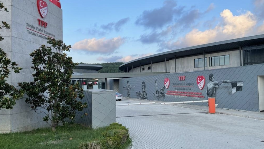 La Fédération turque de football visée par des coups de feu