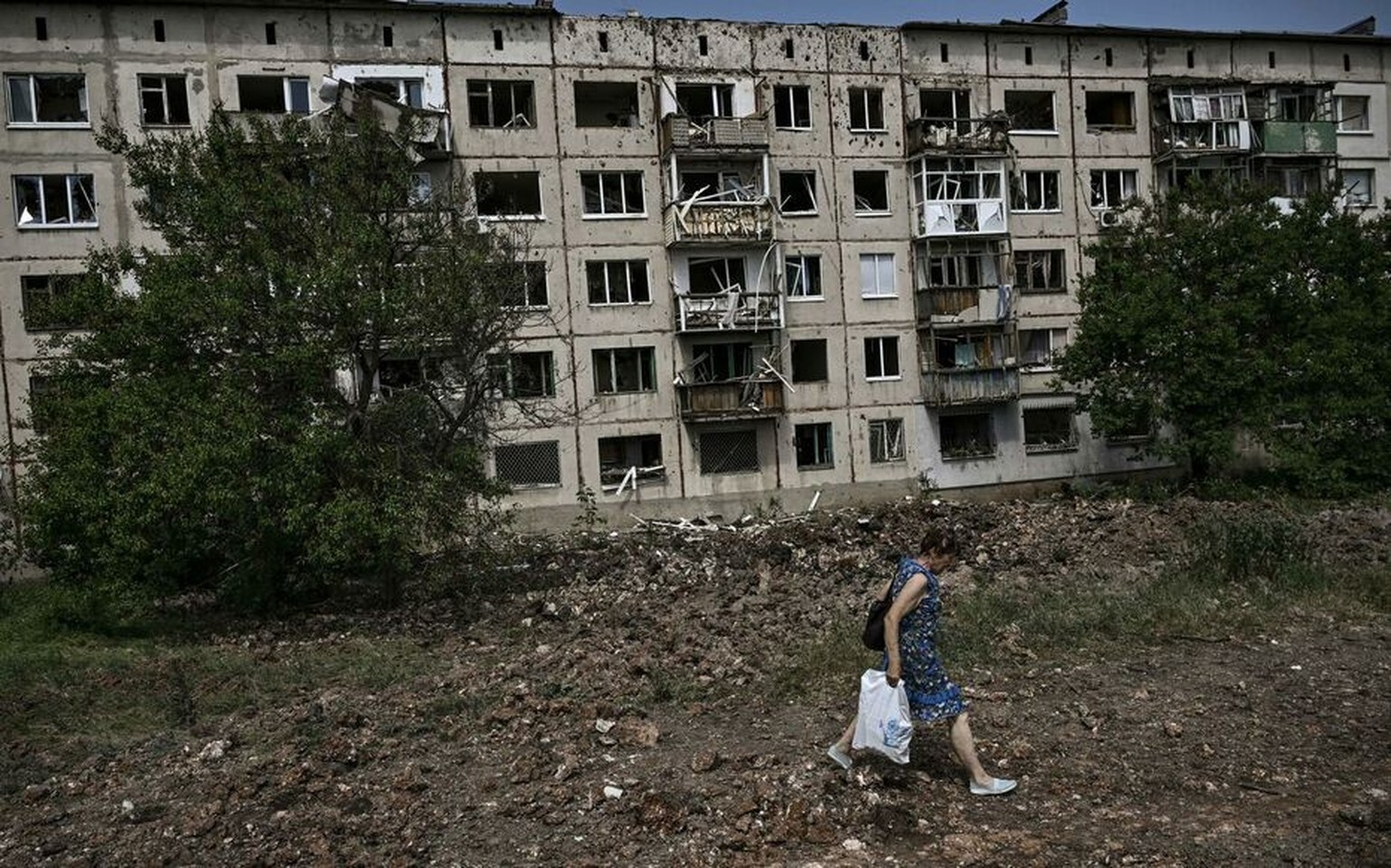 La ville désormais fantôme de Severodonetsk, à l'Est de l'Ukraine, livrée à elle-même depuis un mois de pilonnage russe.