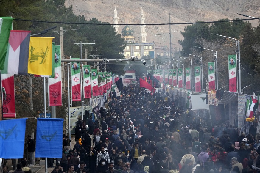 Une marche jeudi en direction de la tombe du général Qassem Soleimani, le leadeur des Gardiens de la révolution iranienne.