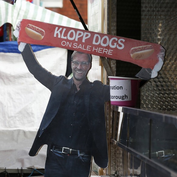 Onderwerp/Subject: Liverpool FC v Borussia Dortmund - Europa League Reklame: Club/Team/Country: Seizoen/Season: 2015/2016 FOTO/PHOTO: A cardboard cutout of Liverpool manager Juergen Klopp by a hot dog ...