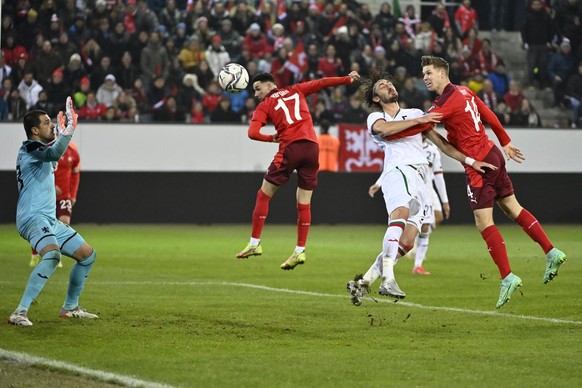 Switzerland&#039;s forward Cedric Itten, right, scores the 3 - 0 goal in front of Bulgaria&#039;s defender Kristian Dimitrov, center, Switzerland&#039;s midfielder Ruben Vargas, center 17, and Bulgari ...