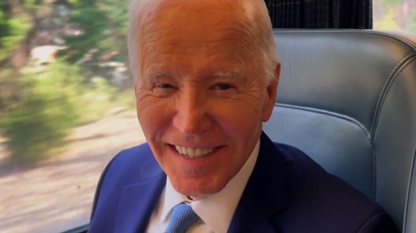 Joe Biden a été surpris dans le train par un journaliste de CNN, juste après l'élection du pape Léon.
