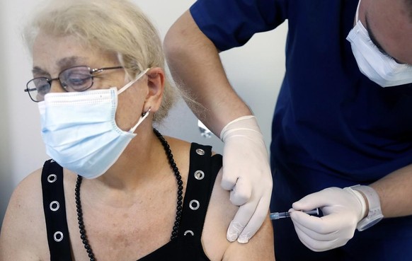 Les personnes qui font partie de la première vague du programme de vaccination peuvent avoir reçu leur première dose il y a plus de huit mois.