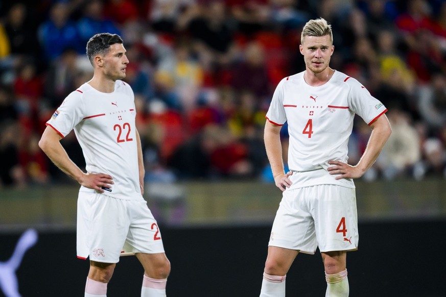 Fabian Schär (à gauche) et Nico Elvedi n'ont pas fait leur meilleur match avec la Nati, jeudi soir à Prague contre la République tchèque.