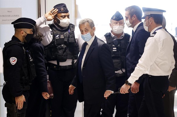 epa09044594 Former French president Nicolas Sarkozy (C) arrives at the court for his trial on corruption charges in the so-called &#039;wiretapping affair&#039; in Paris, France, 01 March 2021. A verd ...