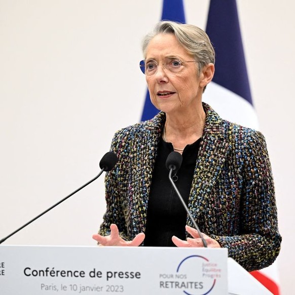 Elisabeth Borne le mardi 10 janvier 2023 lors d&#039;une conférence de presse retransmise à la télévision.