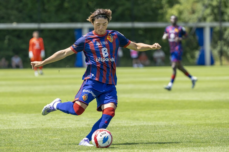 Keigo Tsunemoto (FCB) bei einem Testspiel zwischen dem FC Basel 1893 und dem FC Winterthur in Basel, am Samstag, 12. Juli 2025. (KEYSTONE/Georgios Kefalas)