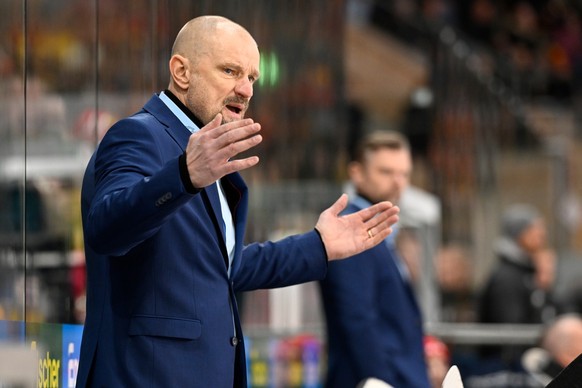 Biels Head Coach Petri Matikainen beim Eishockey-Qualifikationsspiel der National League zwischen den SCL Tigers und dem EHC Biel, am Freitag, 3. November 2023, in der Emmental Versicherungs Arena in  ...