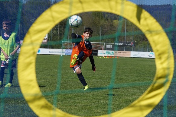 Malgré leur talent, les sportifs nés tardivement dans l'année et ceux avec un retard dans leur croissance sont souvent laissés sur le carreau.