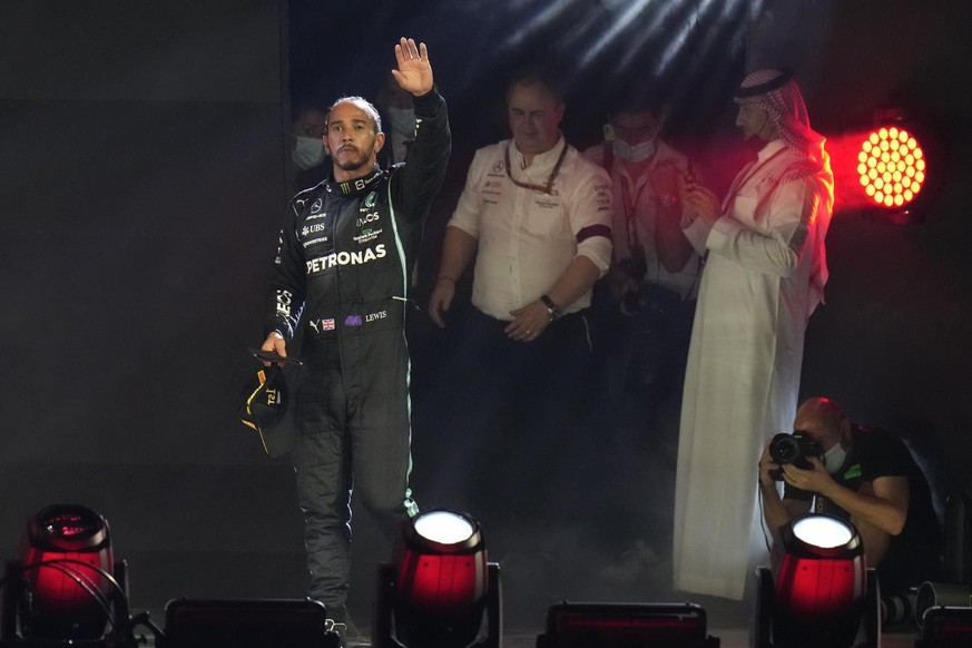 Lewis Hamilton a remporté le Grand Prix d'Arabie saoudite dimanche et est revenu à égalité au classement général avec Max Verstappen.