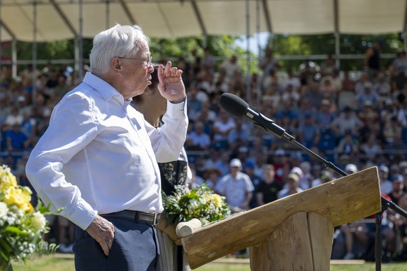 Alt-Bundesrat Christoph Blocher, mitte, bei seiner Reden anlaesslich des Festakt beim 117. Nordwestschweizer Schwingfest am Sonntag, 10, August 2025 in Lenzburg. (KEYSTONE/Urs Flueeler)