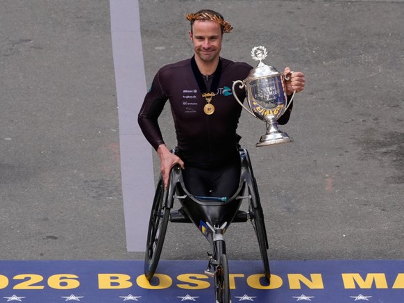 Marcel Hug a triomphé pour la neuvième fois dans les rues de Boston.