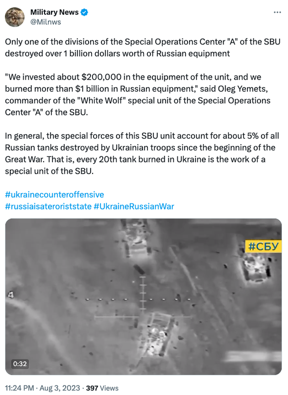 Un soldat ukrainien s&#039;entraîne à l&#039;utilisation d&#039;un drone de reconnaissance : l&#039;unité &quot;Loup blanc&quot; possède également des drones kamikazes, selon ses propres dires.