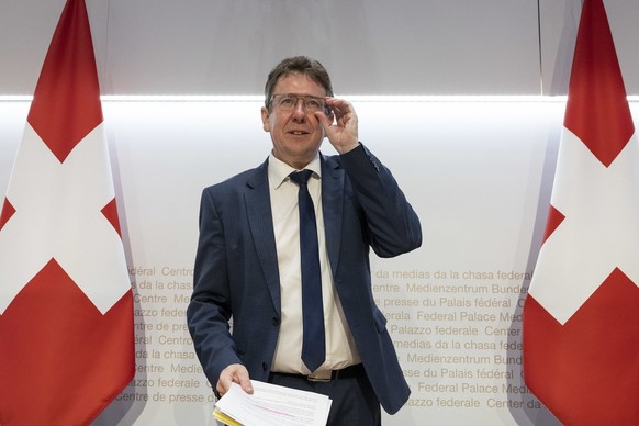 Bundesrat Albert Roesti erscheint an einer Medienkonferenz zur Abstimmung ueber das Klima- und Innovationsgesetz, am Freitag, 21. April 2023, in Bern. (KEYSTONE/Peter Schneider)