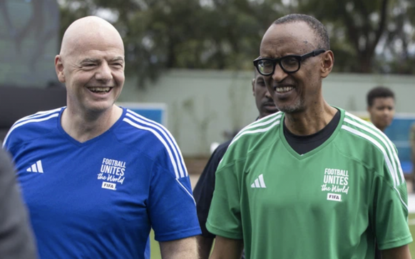 Paul Kagame (à droite) en mars dernier au Rwanda aux côtés du président de la FIFA Gianni Infantino.