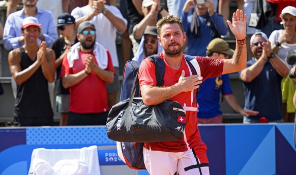 epaselect epa11509241 Stan Wawrinka of Switzerland gestures as he leaves court after losing to Alexei Popyrin of Australia in their Men Singles Second Round match of the Tennis competitions in the Par ...