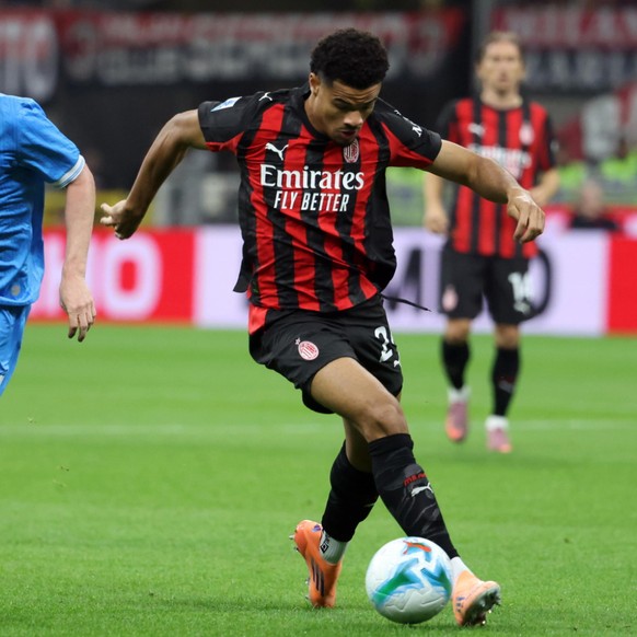 Zachary Athekame (à droite), ici avec l&#039;AC Milan contre le Napoli de Kevin De Bruyne, pourrait faire ses débuts en équipe de Suisse lundi.