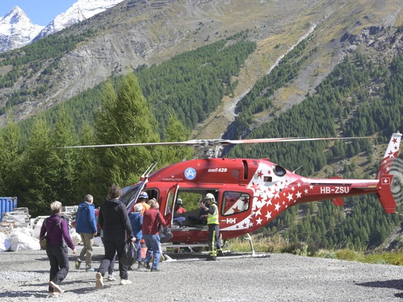 Durant le week-end, 800 personnes ont �t� �vacu�es par h�licopt�re de la vall�e de Saas. Les trajets reprennent lundi.