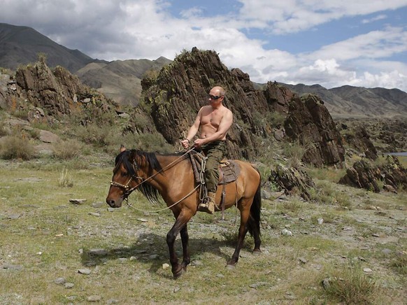 Les dirigeants du G7 faisaient r�f�rence � une fameuse s�ance photographique de Vladimir Poutine � cheval torse nu en 2009 (archives).