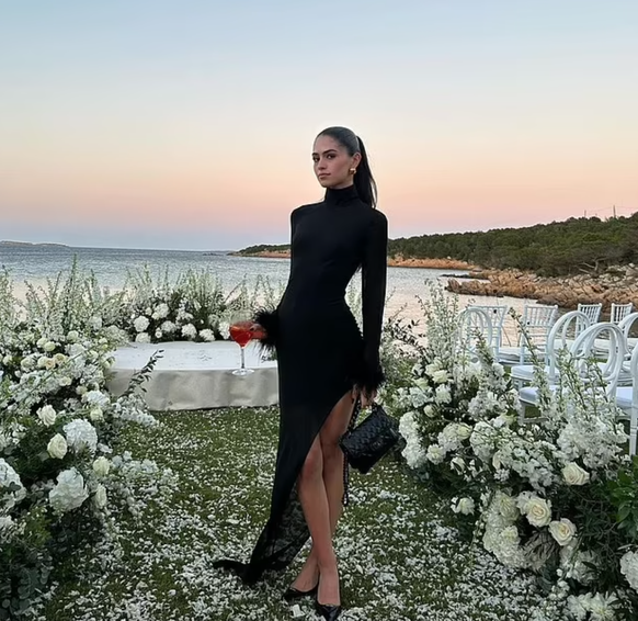Kim est DJ et mannequin.