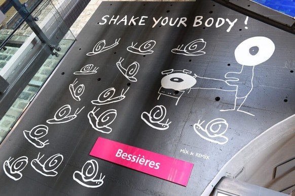 Projet d’hommage permanent au dessinateur Mix &amp; Remix réalisé avec les tl sur les murs de la station m2 Bessières.