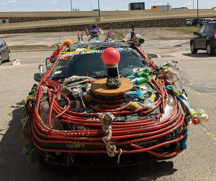 Auto-Mods-der Hölle https://www.reddit.com/r/ShittyCarMod/comments/vg4e89/saw_one_of_these_in_the_wild/