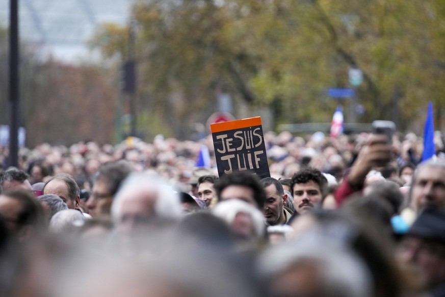 Des milliers de personnes s'étaient rassemblées contre l'antisémitisme fin novembre, à Paris.