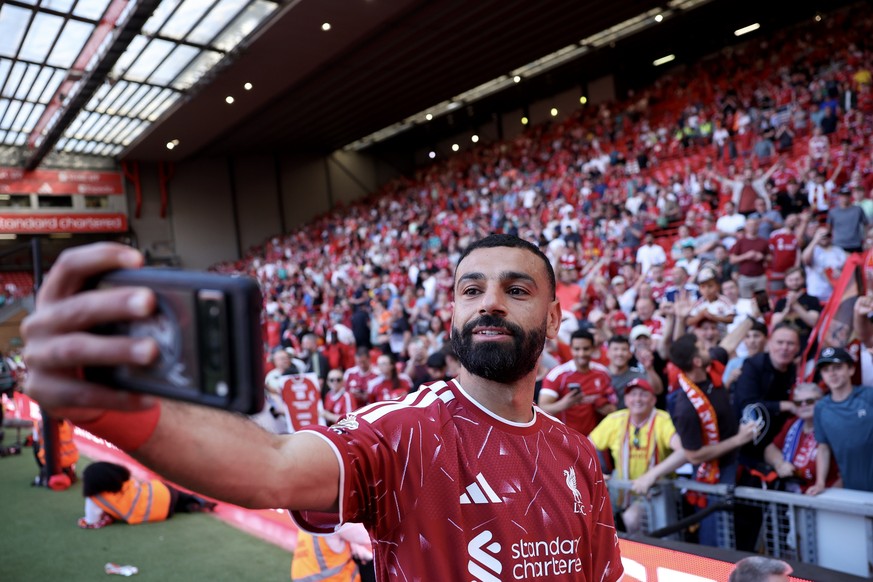 epa12991155 Liverpool's Mohamed Salah takes a selfie with the fans after his final match in a Liverpool shirt after the English Premier League match Liverpool FC against Brentford FC, in Liverpoo ...