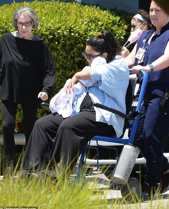 Vanessa Hudgens est maman, mais les paparazzis la harcèlent