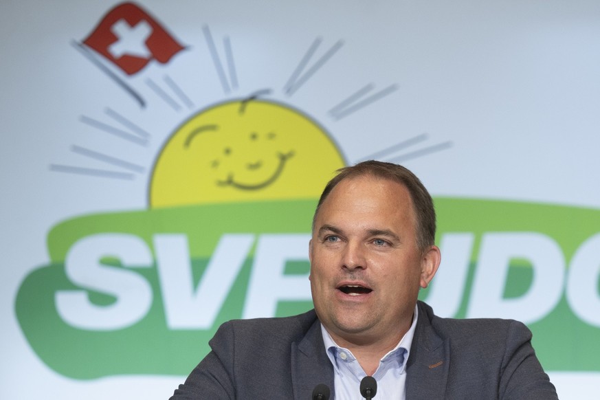 Wahlkampfleiter und Nationalrat Marcel Dettling (Schwyz) rekapituliert die vergangenen Wahlen an der Delegiertenversammlung der SVP Schweiz, am Samstag, 11. November 2023, in Alterswilen. (KEYSTONE/Gi ...