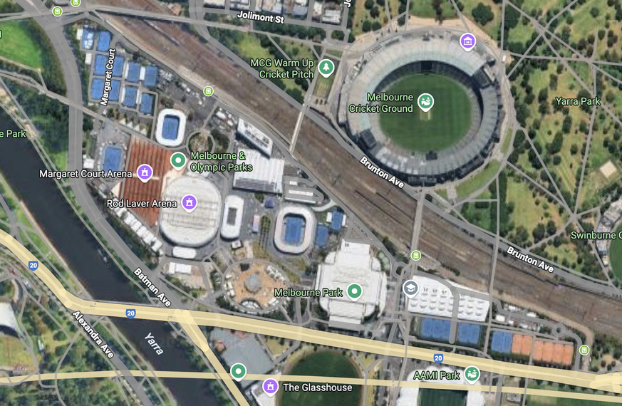 Le Melbourne Park, dont les terrains ont un axe nord-sud presque parfait.