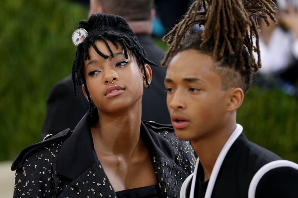 epa05287723 Jaden (R) and Willow Smith arrives on the red carpet for the 2016 Costume Institute Benefit at The Metropolitan Museum of Art celebrating the opening of the exhibit &amp;#039;Manus x Machi ...