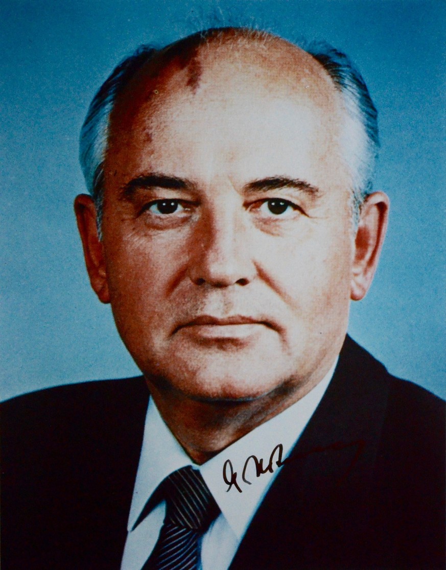 Portrait de Mikhaïl Gorbatchev, dédicacé par le dernier dirigeant de l'URSS lui-même.