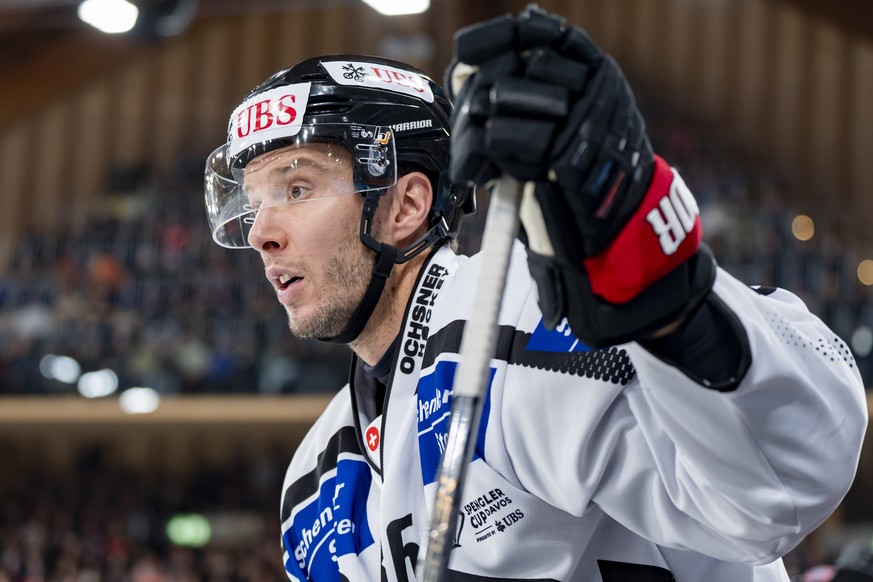 Fribourg&#039;s Julien Sprunger during the game between Finnland&#039;s Kaerpaet Oulu and Switzerland&#039;s HC Fribourg-Gotteron, at the 96th Spengler Cup ice hockey tournament in Davos, Switzerland, ...