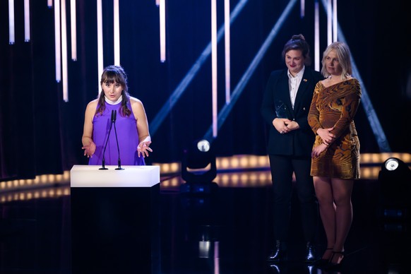 Le film Cascadeuses de la réalisatrice Elena Avdija remporte le Prix du meilleur documentaire 2023 lors de la remise du Prix du cinéma suisse.