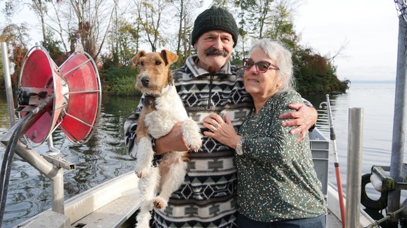 Denis, sa femme Gemma et sa chienne Béryl.