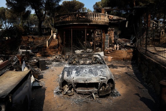 This picture shows the extensive damage inside a burned-out home following a devastating wildfire in Pelayos de la Presa, 65 kilometers west of Madrid, on July 26, 2026. Spanish firefighters today bat ...