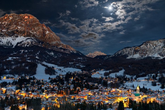 Cortina D&#039;Ampezzo, pearl of the Dolomites in the moonlight