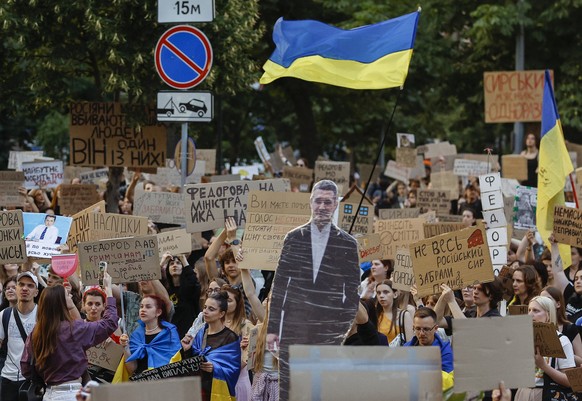 epa13125490 Ukrainians hold placards reading 'Fedorov is the defence minister', 'Don't mess with what works', 'Hands off Fedorov' and 'Bring Fedorov back', ...