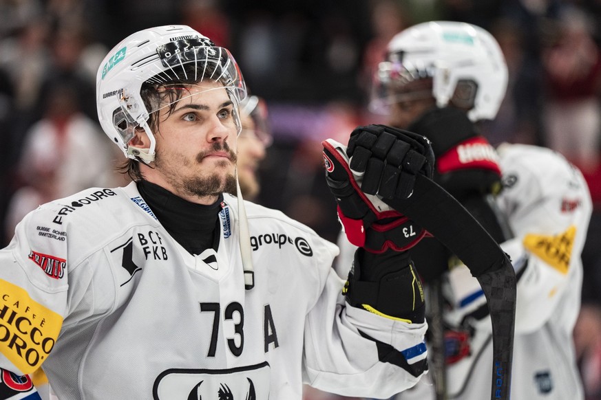 Sandro Schmid (HCFG) nach dem siebten Eishockey Playoff Halbfinalspiel der National League zwischen dem Lausanne HC (LHC) und dem HC Fribourg-Gotteron (HCFG) am Samstag 12. April 2025 in der Vaudoise- ...