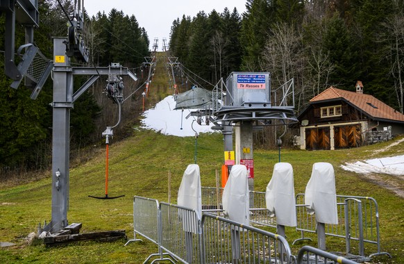 Le téléski de Sainte-Croix - Les Rasses, dans le Nord-Vaudois, est fermé jusqu'à nouvel avis en raison du manque d'enneigement.