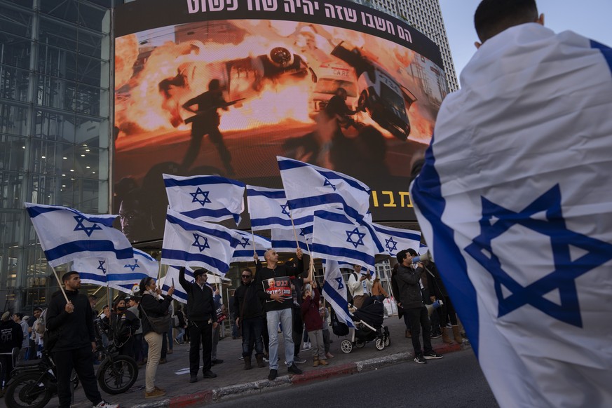 Right wing activists wave Israeli flags during a protest against Israel&#039;s Prime Minister Naftali Bennett, following a recent wave of violence, in Tel Aviv, Israel, Wednesday, March 30, 2022. Thre ...