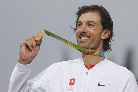 Fabian Cancellara avec sa médaille d'or aux Jeux olympiques de Rio en 2016.