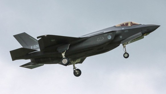 LEEUWARDEN - Dutch F-35 fighter planes land at Leeuwarden air base. ANP / Hollandse Hoogte / Anton Kappers netherlands out - belgium out (Photo by Anton Kappers / ANP MAG / ANP via AFP)