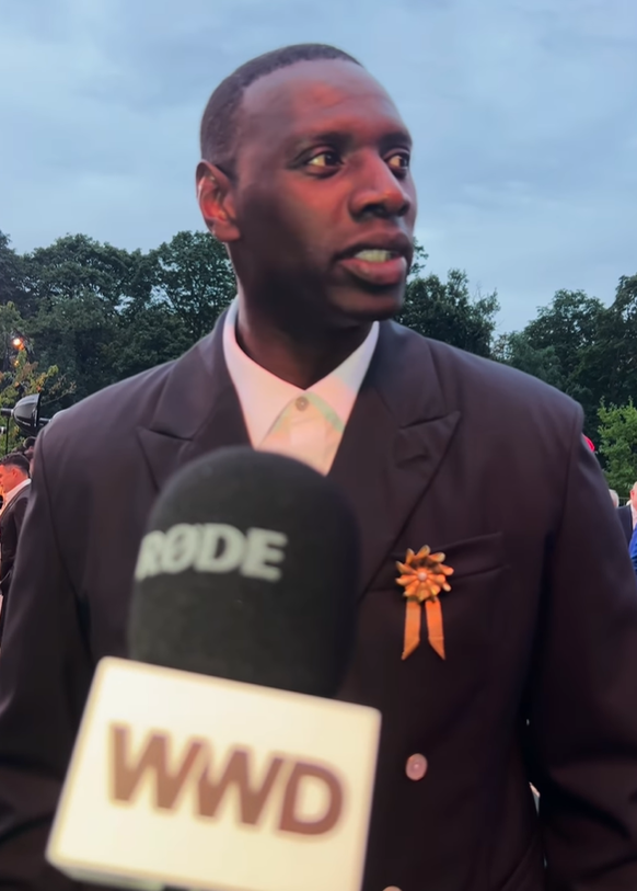 Omar Sy au micro du média spécialisé dans la mode WWD.