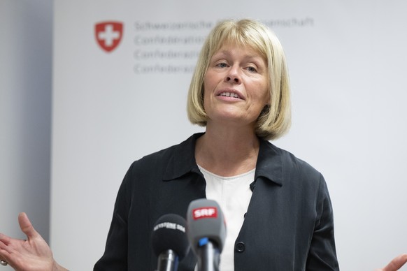 Sara Stalder, Stiftung fuer Konsumentenschutz, spricht am Point de Presse zum ersten Schweizer Kaufkraftgipfel, am Dienstag, 5. September 2023 in Bern. (KEYSTONE/ Marcel Bieri)