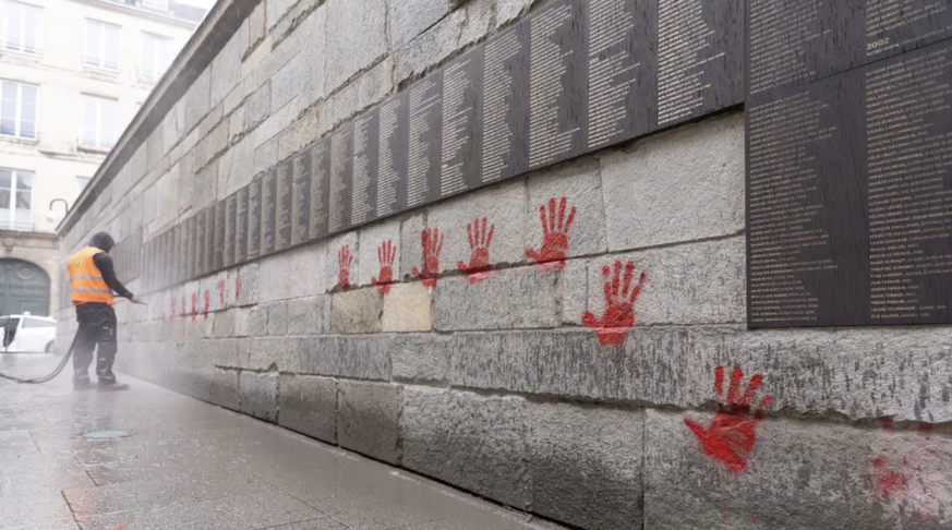 Le Mur des Justes à Paris a été vandalisé.